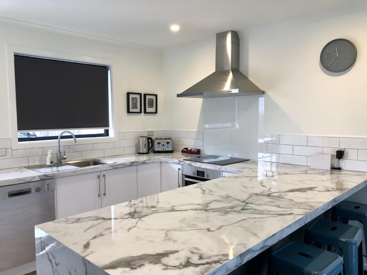 Townhouse Feel In Irishman Twizel Room photo